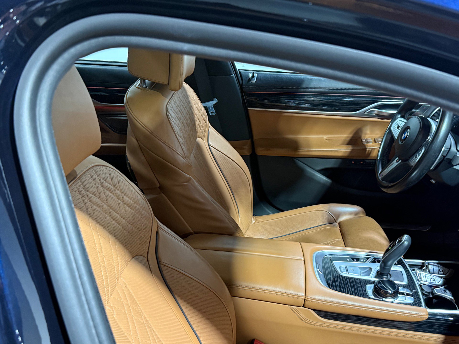 Used 2022 BMW 740i xDrive w/ M Sport Package image 69