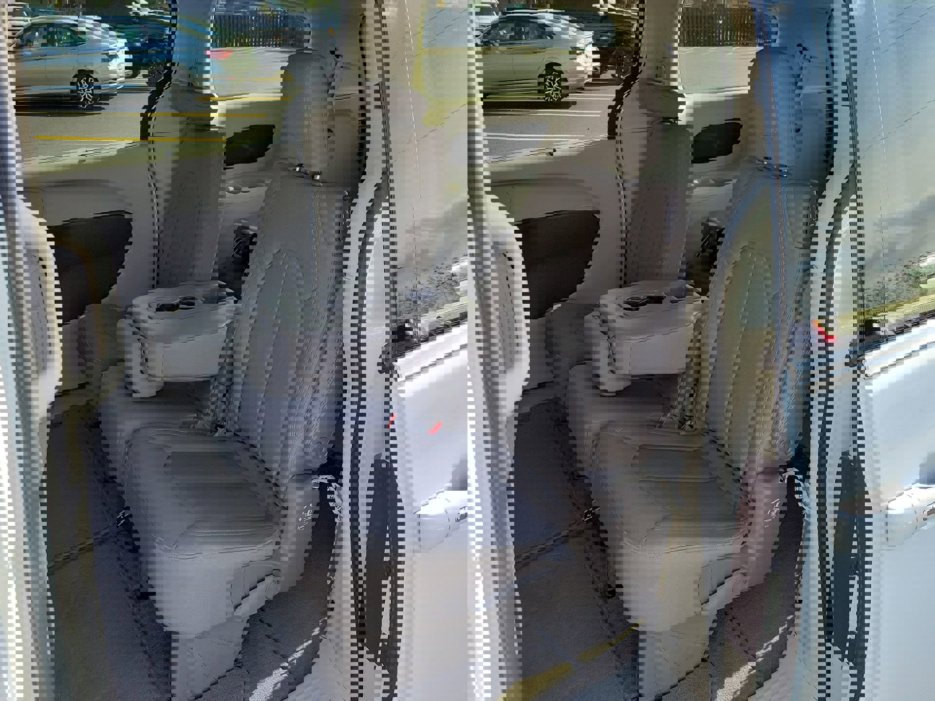 Used 2020 Chrysler Pacifica Touring w/ Tire & Wheel Group image 17