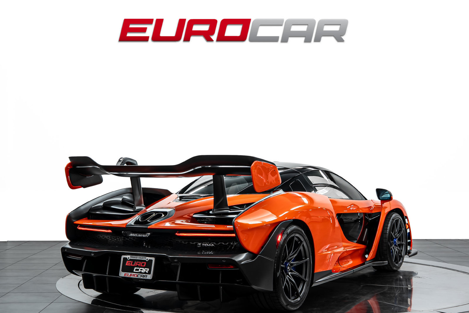 Used 2019 McLaren Senna RWD image 5