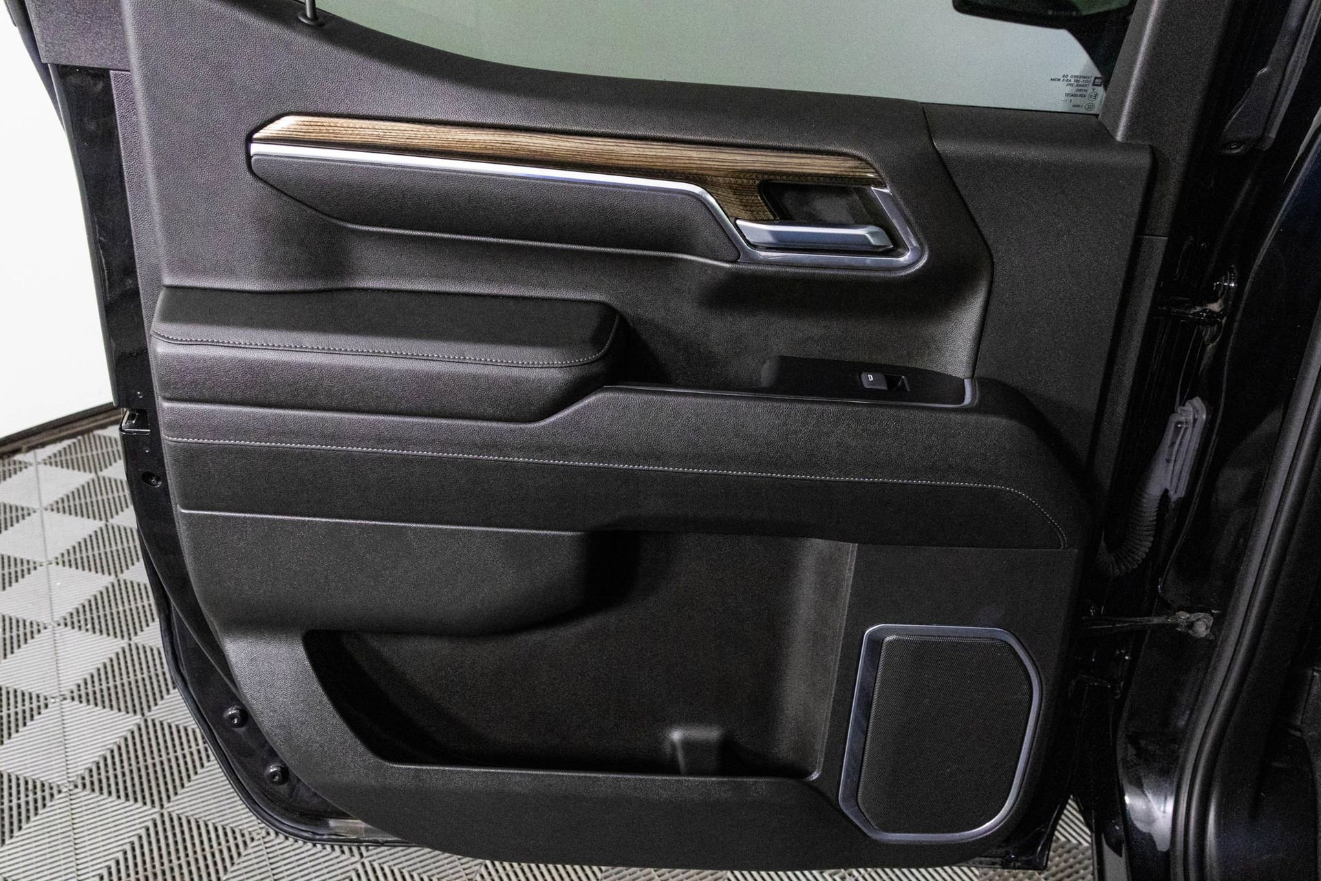 Used 2023 Chevrolet Silverado 1500 LT image 33