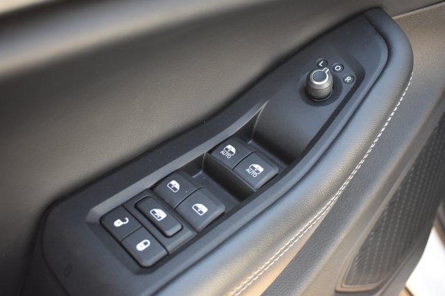 Used 2023 Jeep Grand Cherokee Laredo w/ Luxury Tech Group I RWD image 12