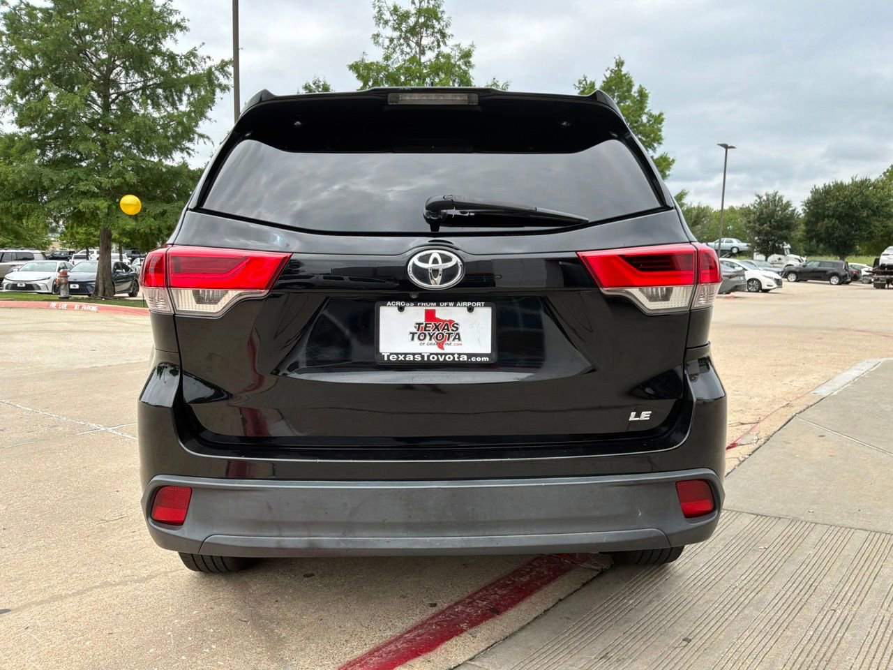 Used 2017 Toyota Highlander Plus FWD image 7
