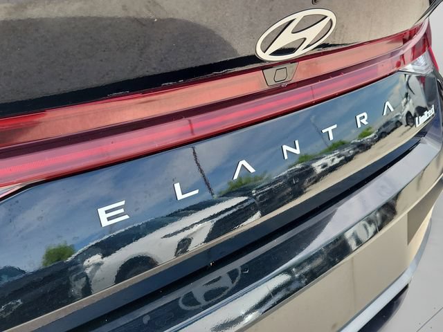 Used 2025 Hyundai Elantra Limited FWD image 10