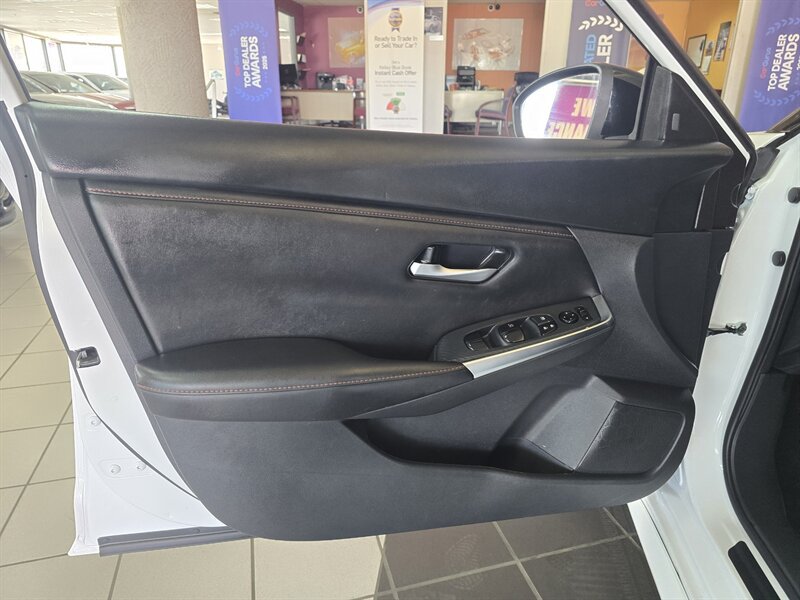 Used 2025 Nissan Sentra SR FWD image 7