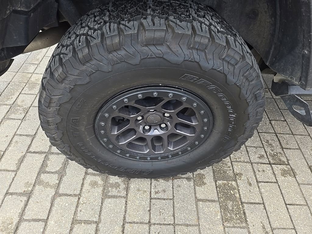 Used 2022 Jeep Wrangler Unlimited Rubicon w/ Xtreme Recon 35" Tire Package AWD/4WD image 12