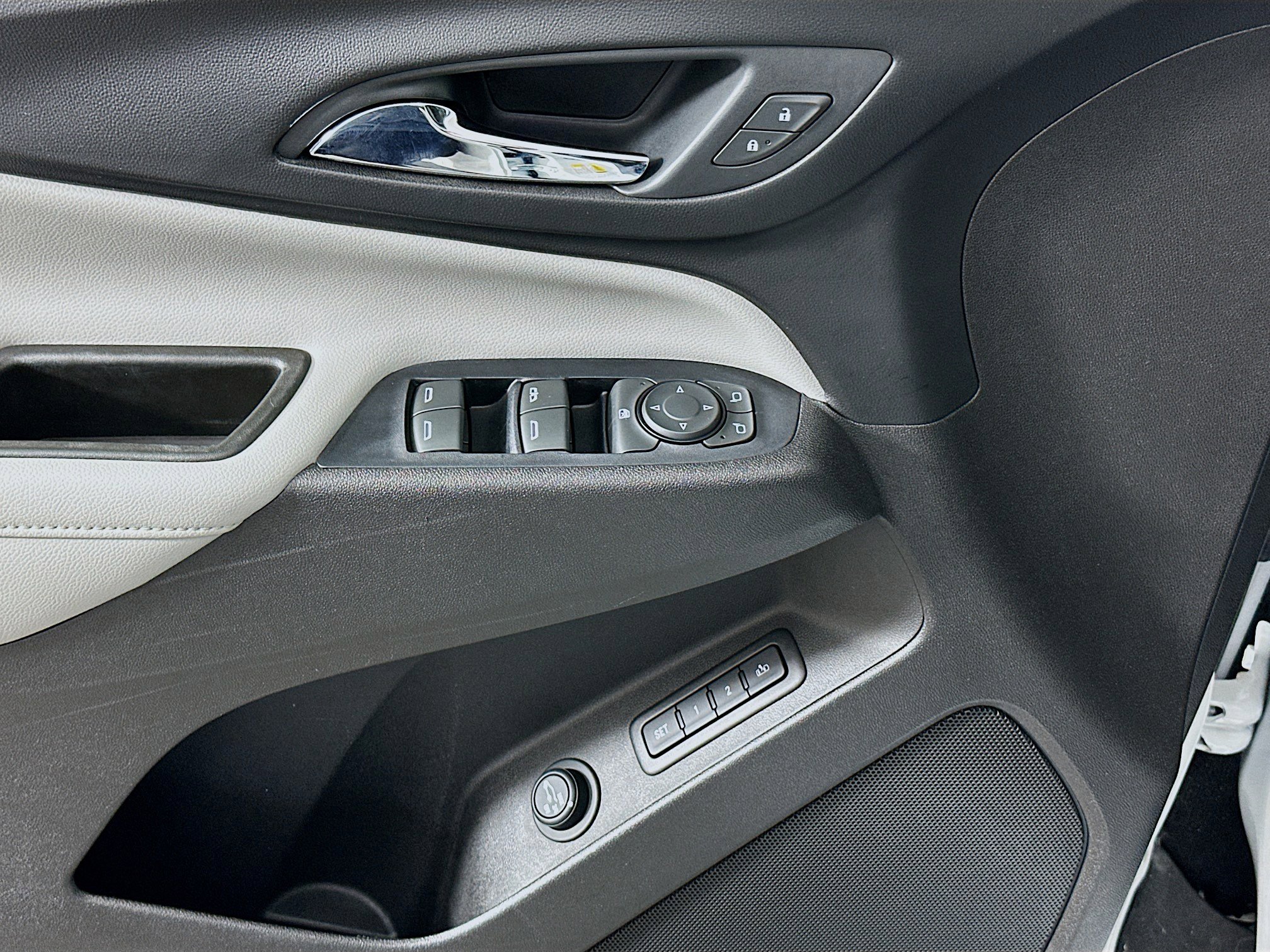 Used 2019 Chevrolet Equinox Premier image 15