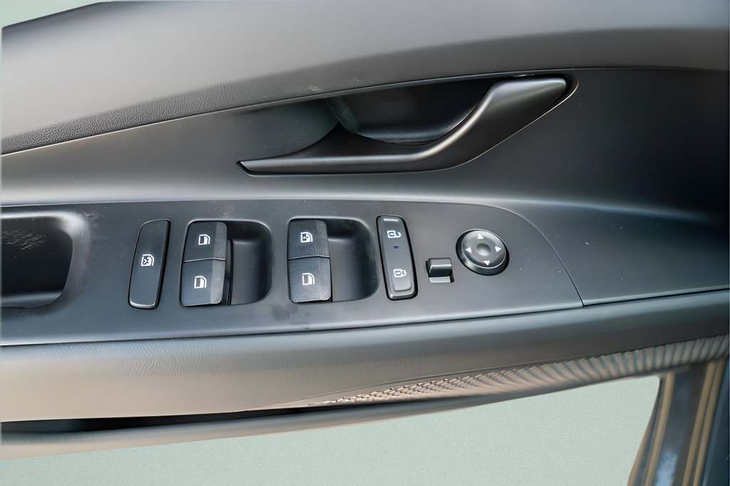 New 2025 Hyundai Elantra SEL FWD image 18