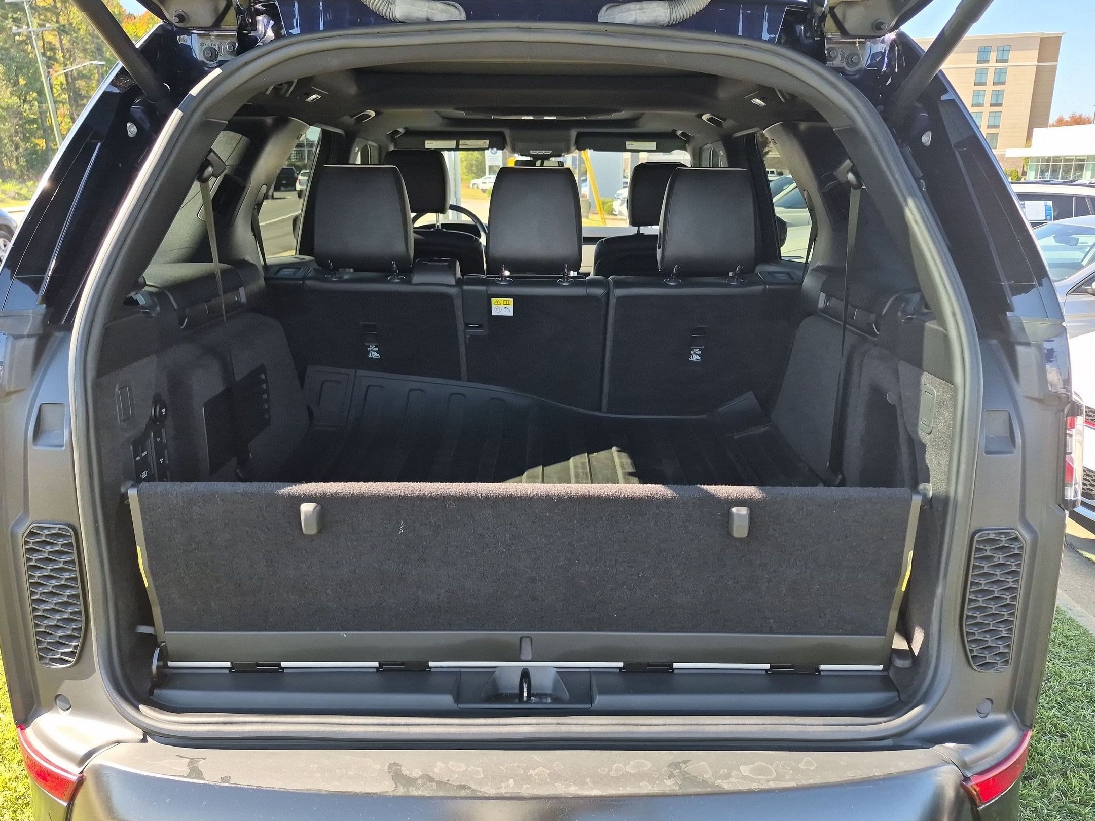 Used 2019 Land Rover Discovery HSE AWD/4WD image 33