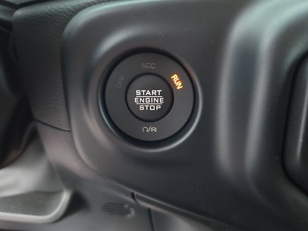 Used 2023 Jeep Gladiator Mojave AWD/4WD image 27