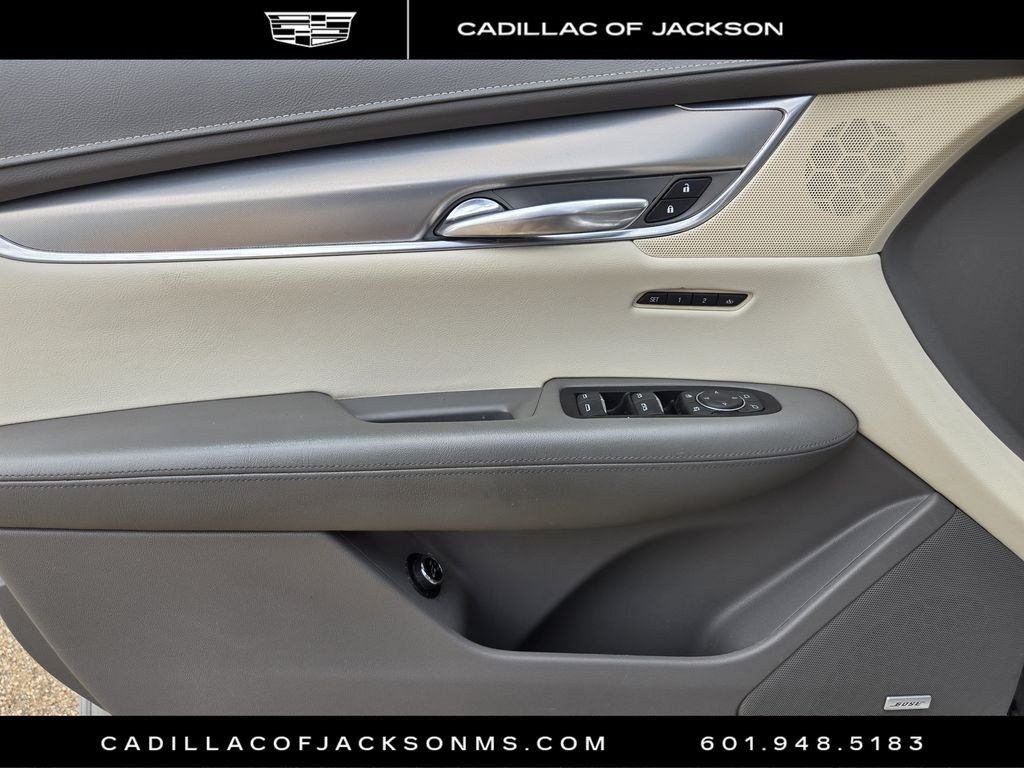 Used 2017 Cadillac XT5 Premium Luxury w/ Driver Assist Package FWD image 12