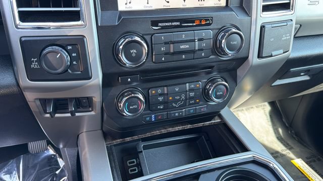 Used 2017 Ford F250 Lariat w/ Lariat Ultimate Package AWD/4WD image 32