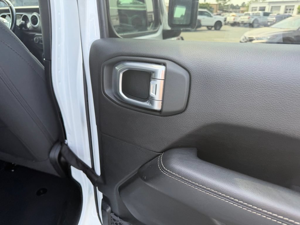 Used 2020 Jeep Gladiator Overland w/ Trailer Tow Package AWD/4WD image 35