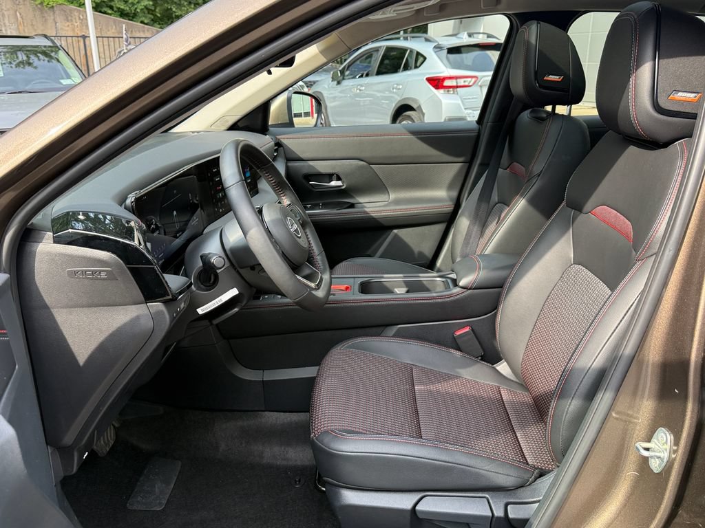 Used 2025 Nissan Kicks SR w/ SR Premium Package AWD/4WD image 18