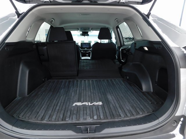 Used 2022 Toyota RAV4 LE image 21