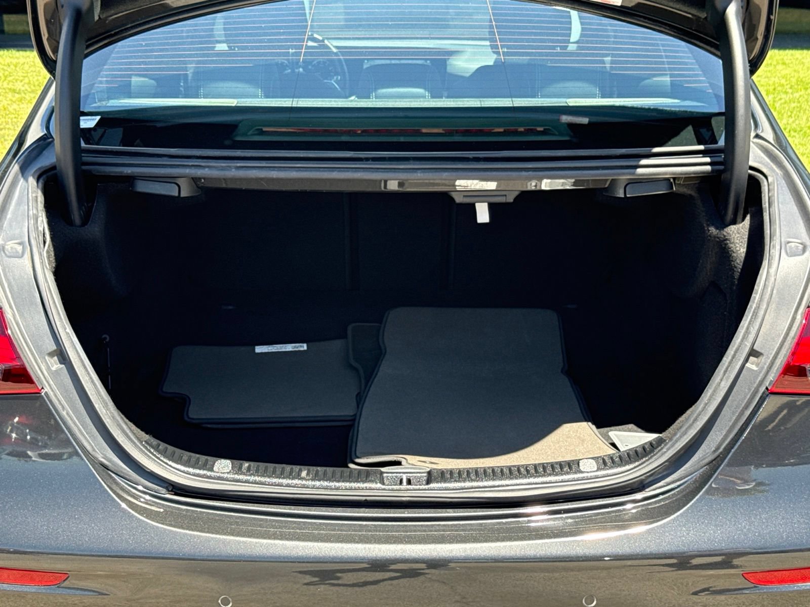Used 2022 Mercedes-Benz E 350 Sedan image 16