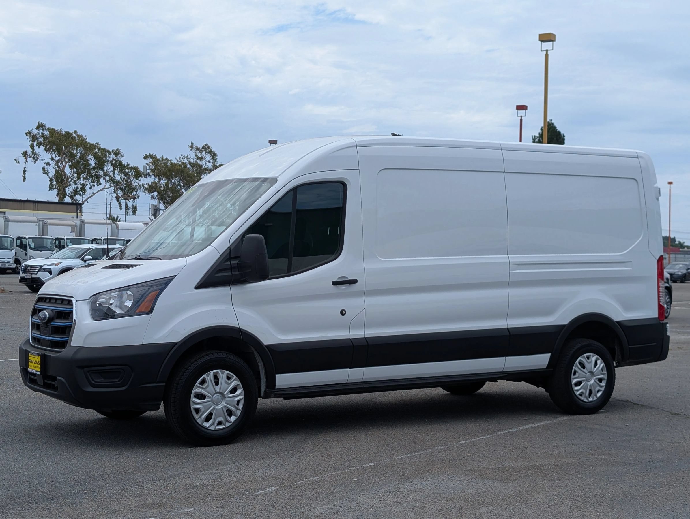 Used 2023 Ford E-Transit Medium Roof RWD image 5