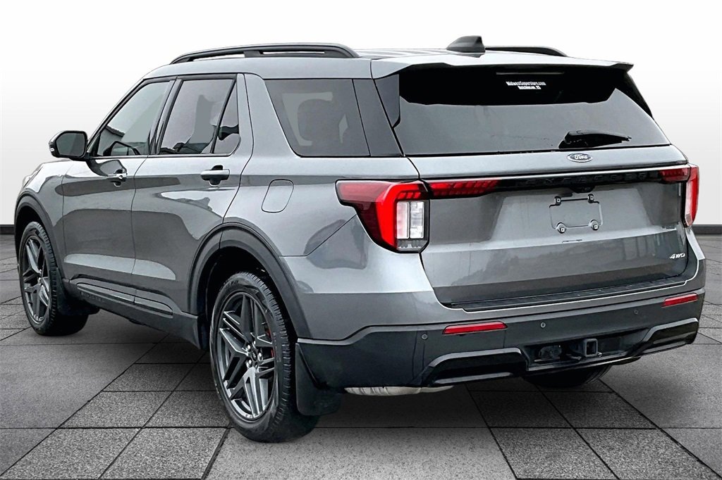 Used 2025 Ford Explorer ST-Line w/ ST-Line Street Pack image 11