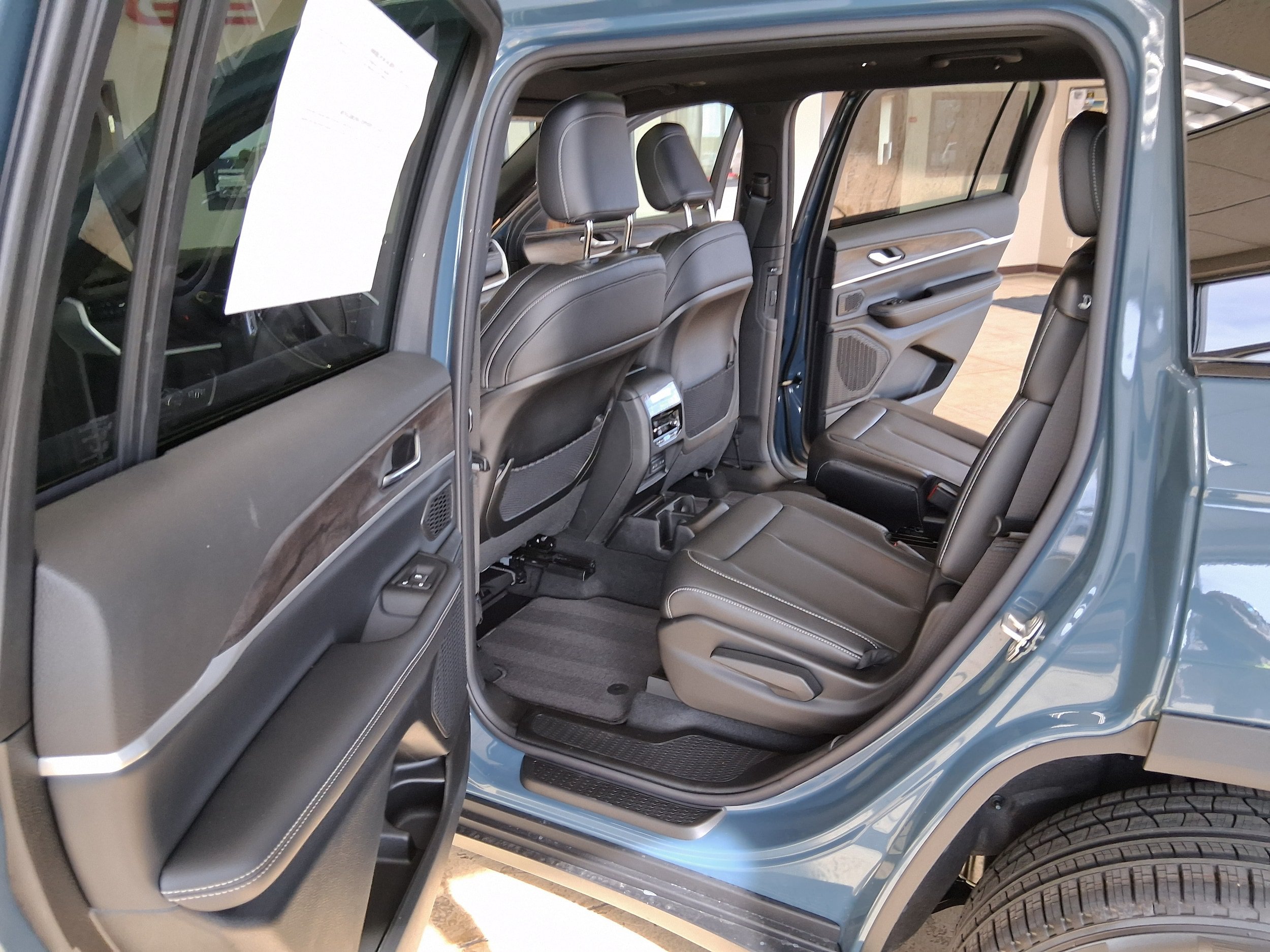 New 2026 Jeep Grand Cherokee L Limited w/ Limited Altitude Package AWD/4WD image 15