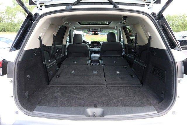 Used 2025 Nissan Pathfinder SL w/ SL Premium Package FWD image 9