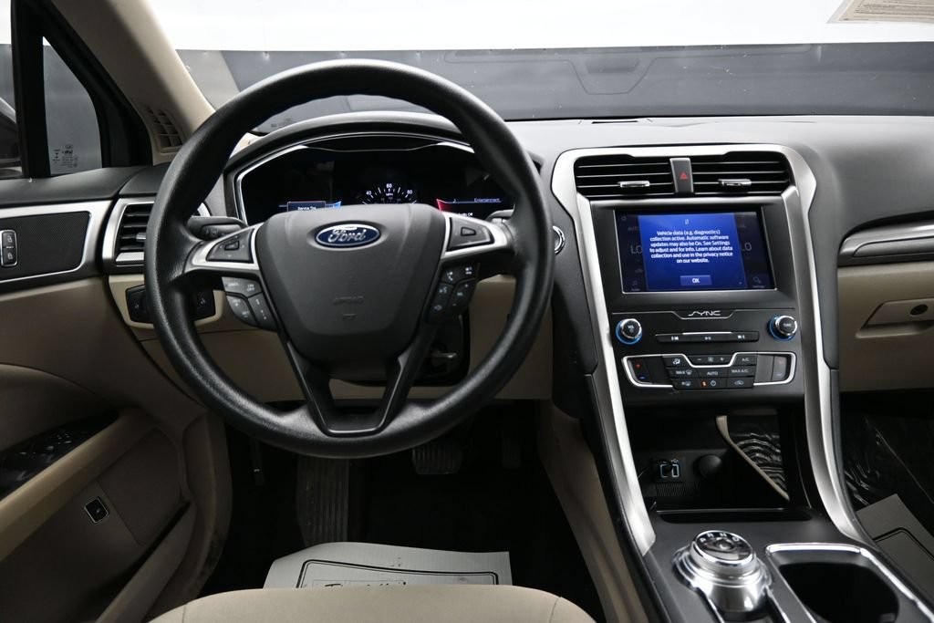 Used 2020 Ford Fusion SE FWD image 13