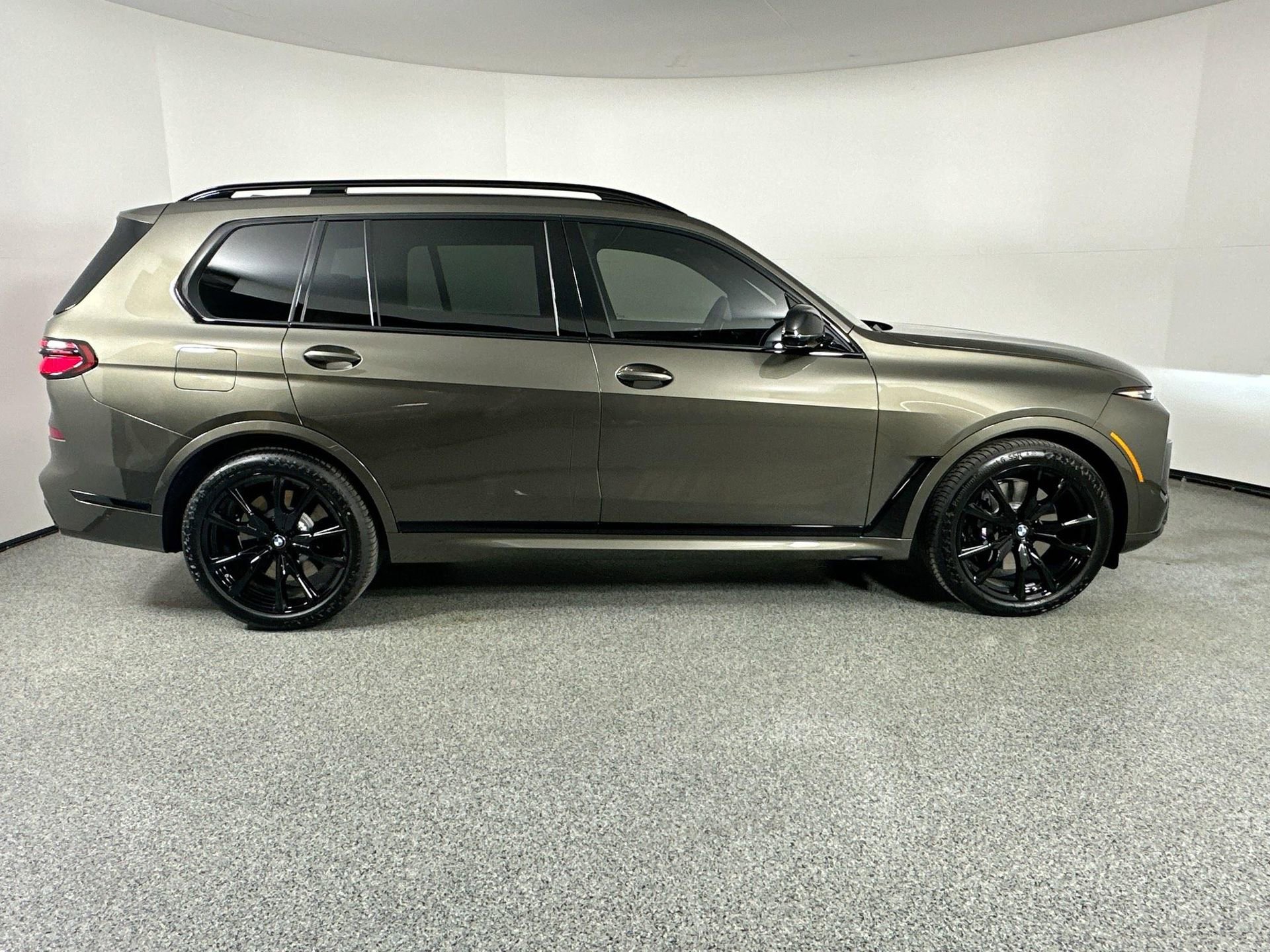 New 2026 BMW X7 M60i image 4