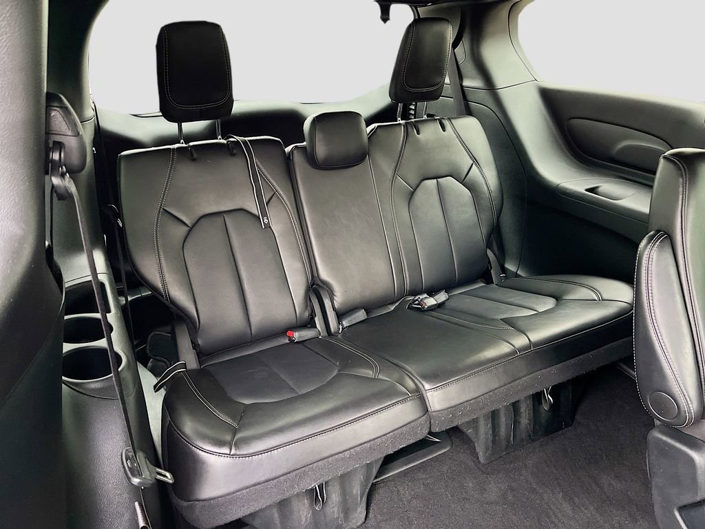 Used 2025 Chrysler Pacifica Select image 35