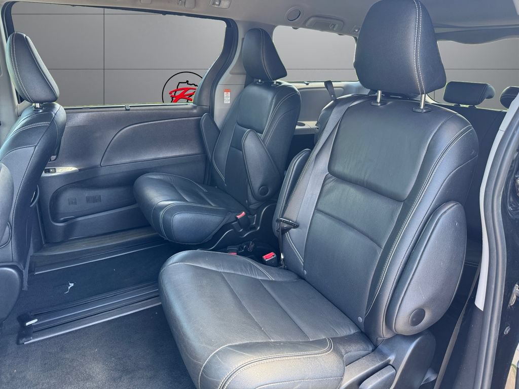 Used 2015 Toyota Sienna SE FWD image 18