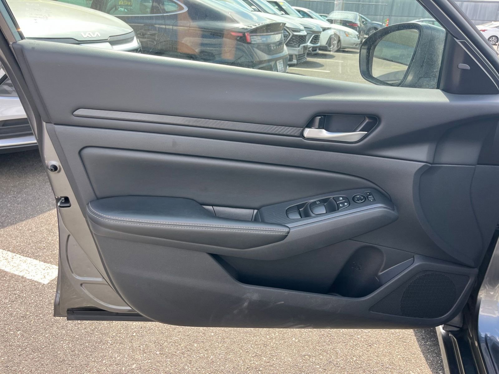 Used 2025 Nissan Altima 2.5 SV FWD image 18
