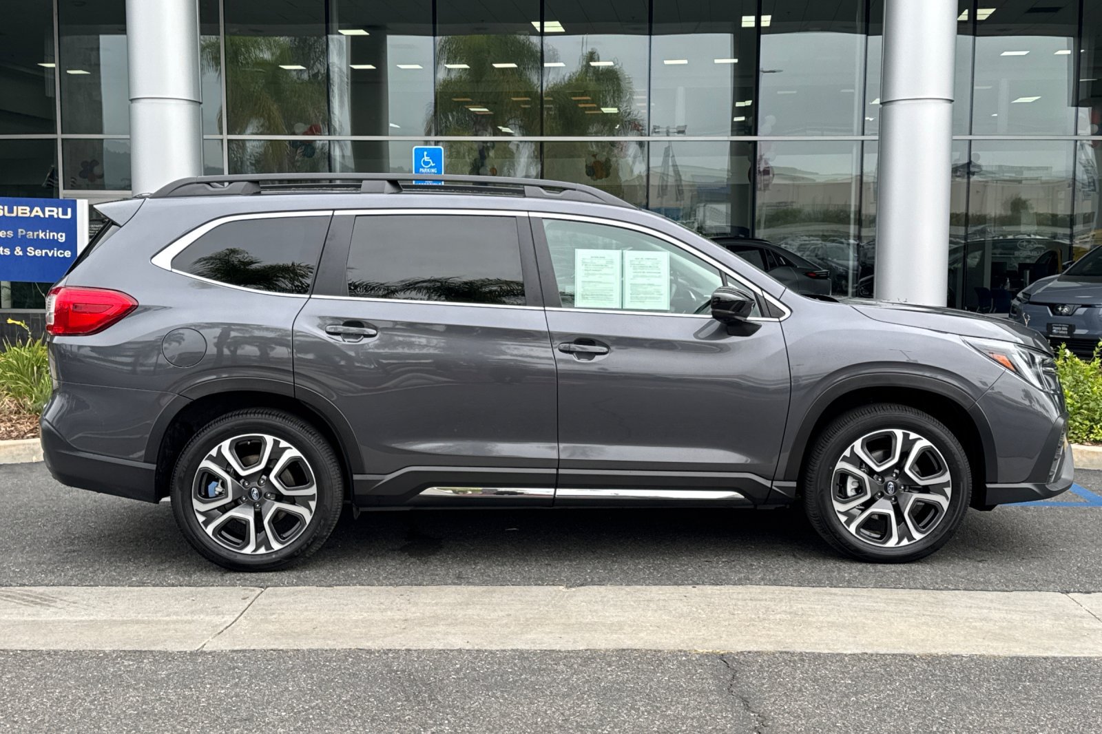 Used 2025 Subaru Ascent Limited AWD/4WD image 3