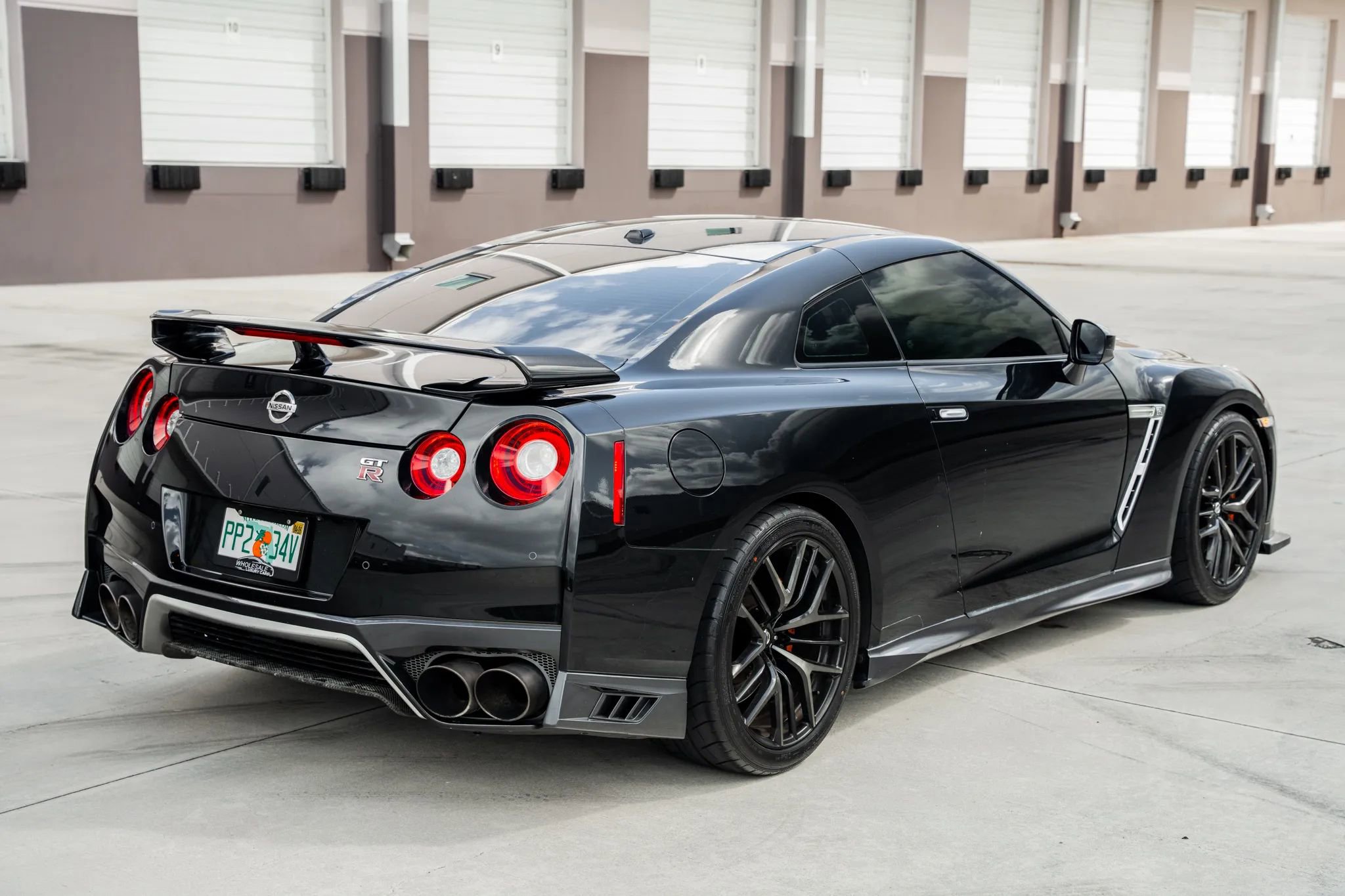 Used 2017 Nissan GT-R Premium image 8