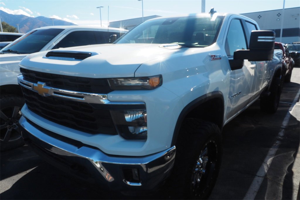 Used 2024 Chevrolet Silverado 2500 LT image 1