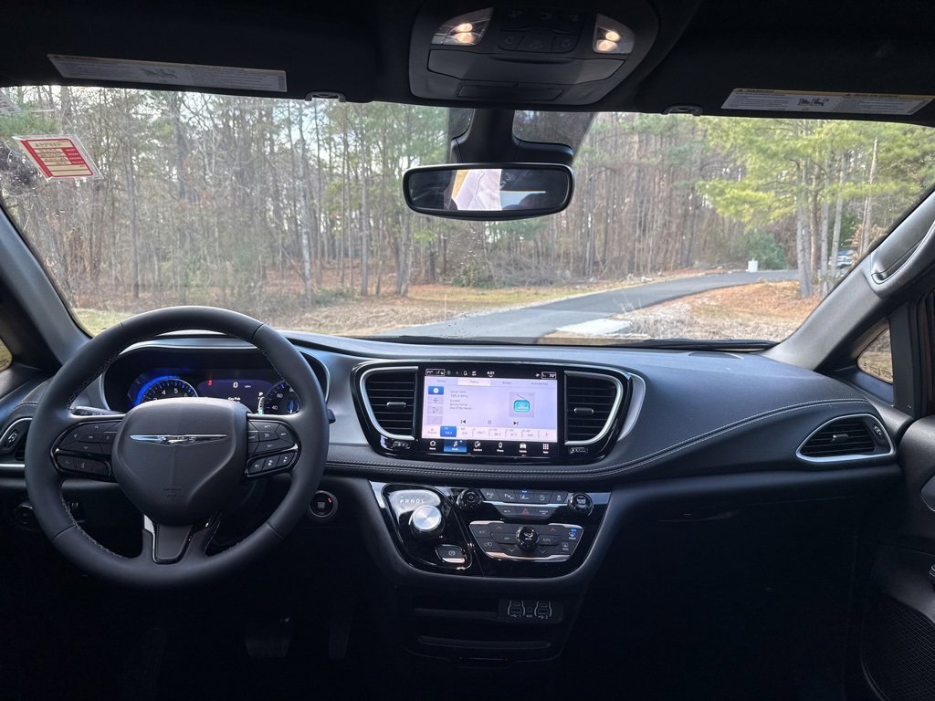 Used 2023 Chrysler Pacifica Touring-L w/ S Appearance Package image 13