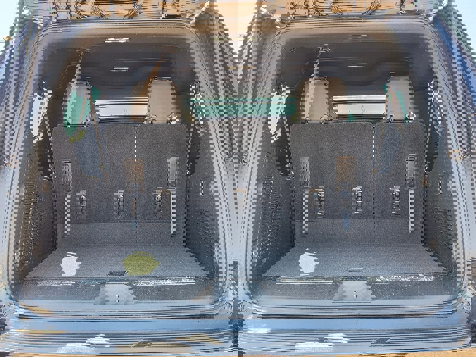 Used 2021 Chevrolet Suburban Z71 image 27