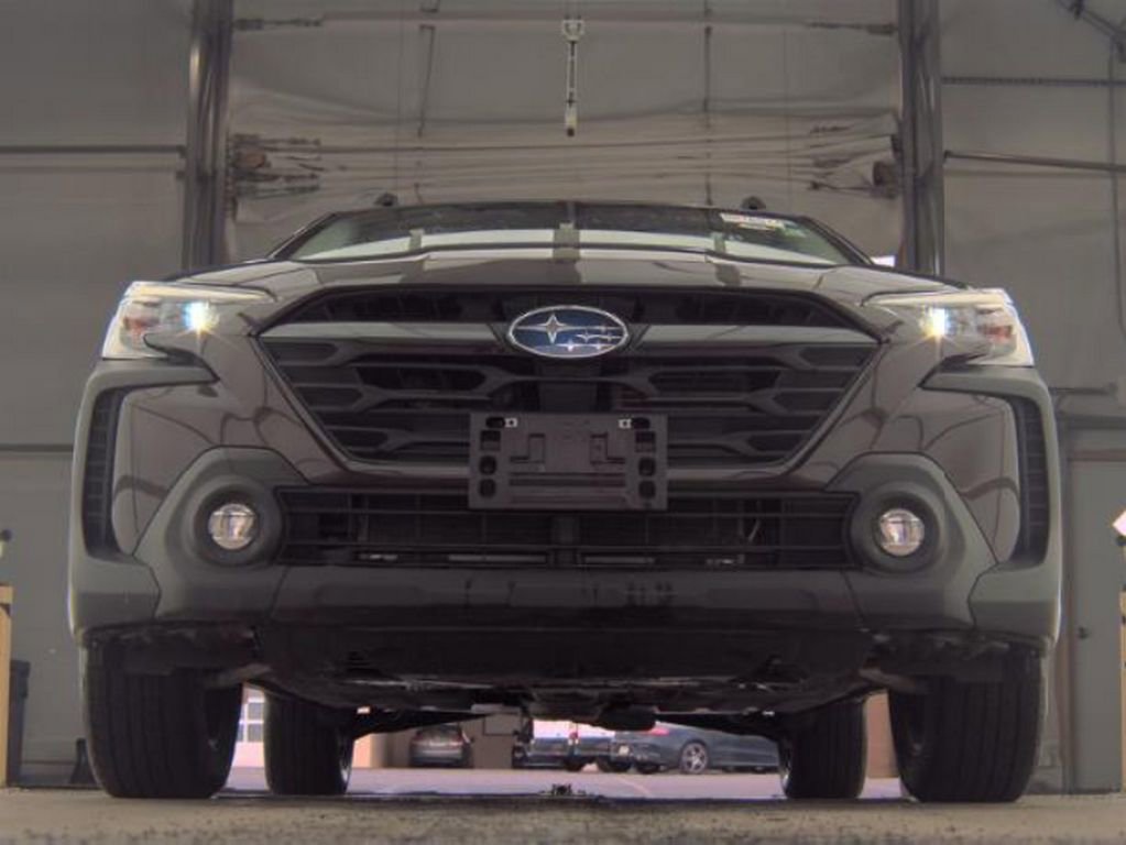 Used 2023 Subaru Outback Limited XT image 3