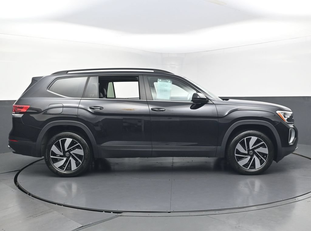 Used 2024 Volkswagen Atlas SE w/ Panoramic Sunroof Package FWD image 6