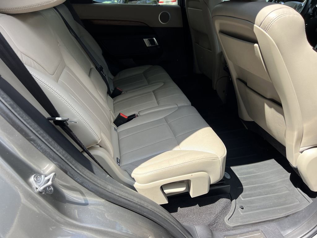 Used 2018 Land Rover Discovery HSE AWD/4WD image 13