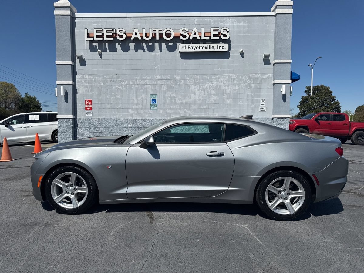 Used 2023 Chevrolet Camaro LT RWD image 4