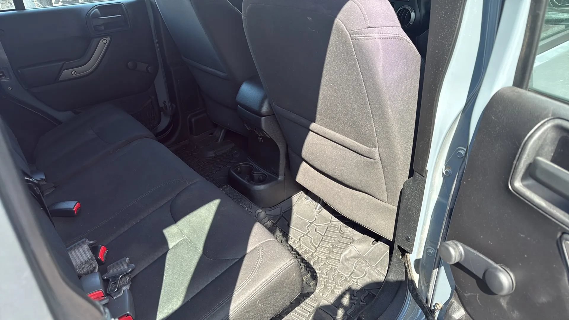 Used 2014 Jeep Wrangler Unlimited Sport w/ Connectivity Group AWD/4WD image 15