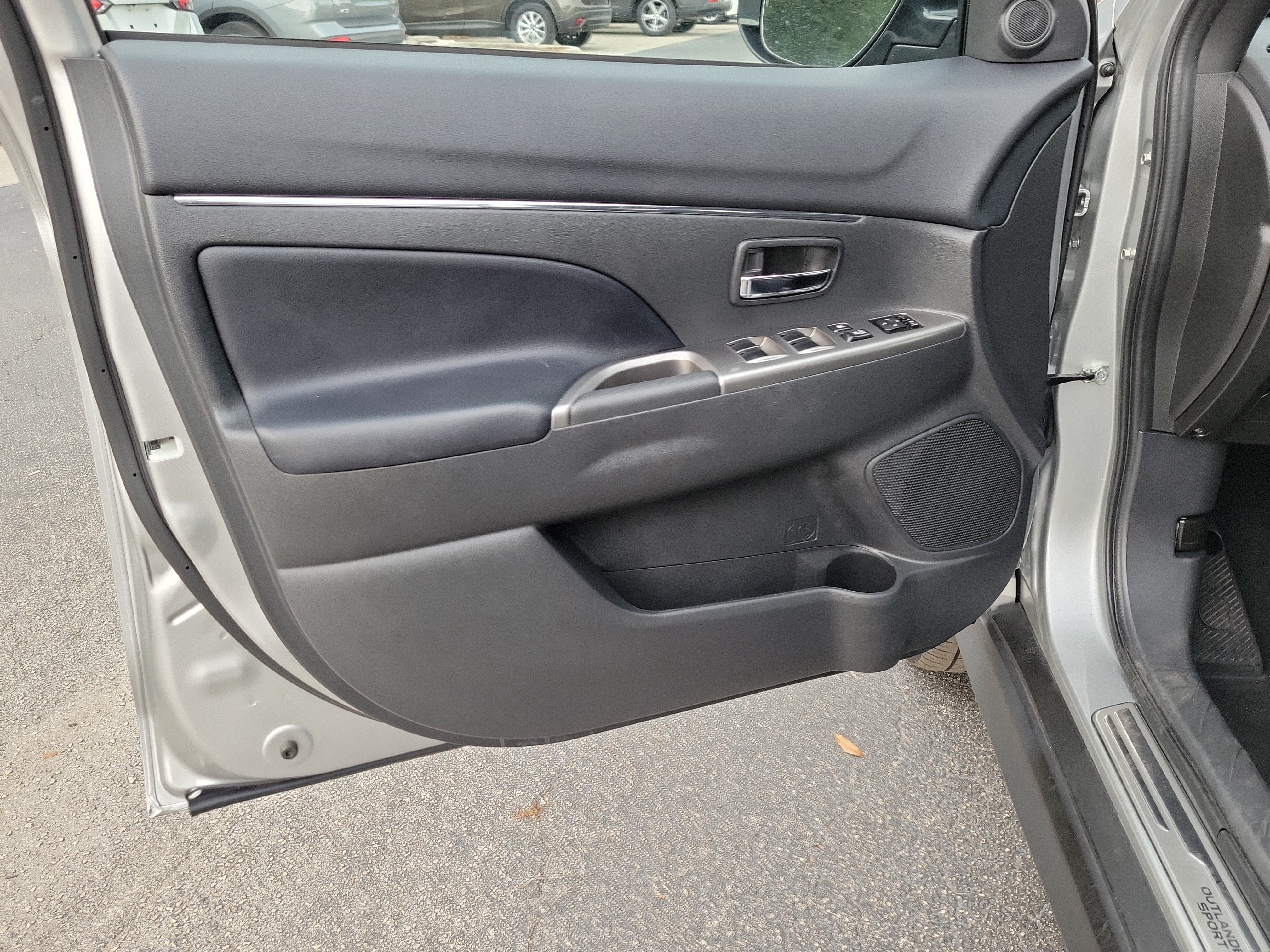 Used 2024 Mitsubishi Outlander Sport SEL AWD/4WD image 17