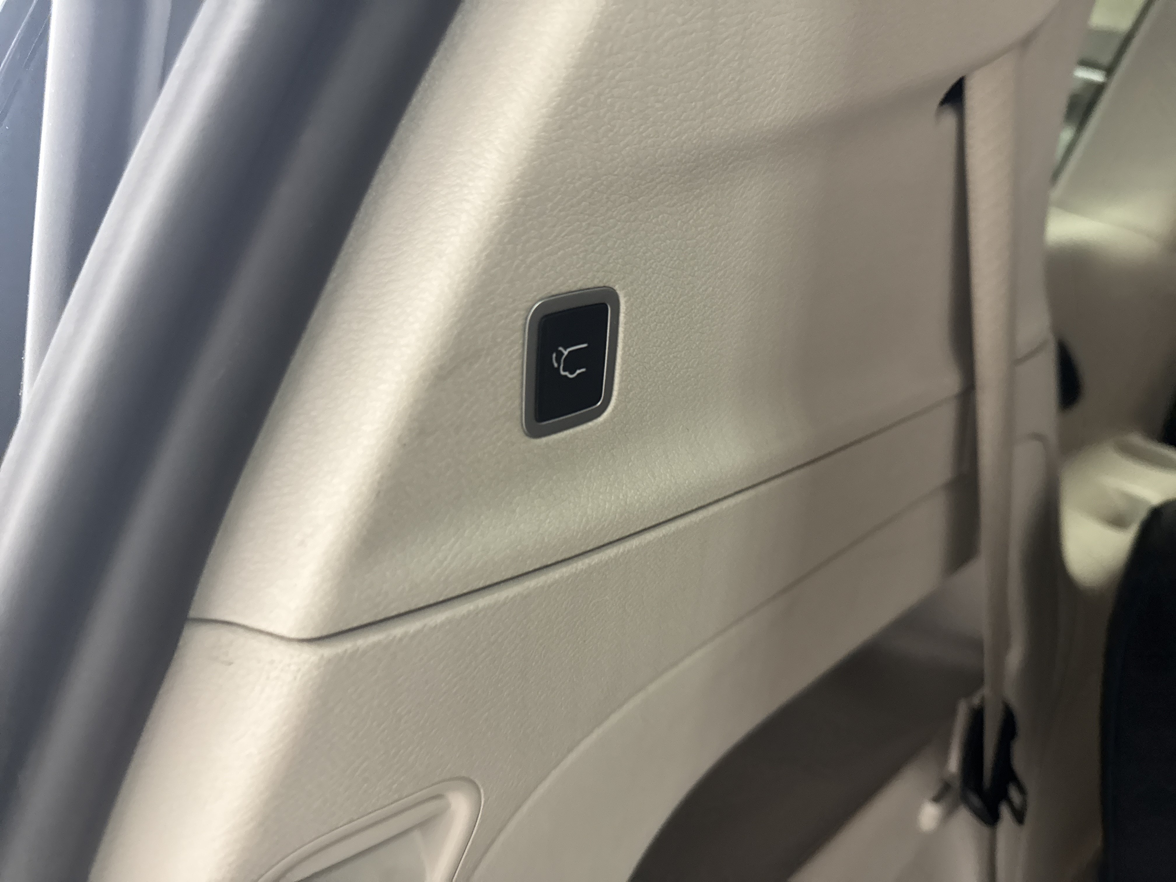 Used 2024 Chrysler Pacifica Touring-L FWD image 37