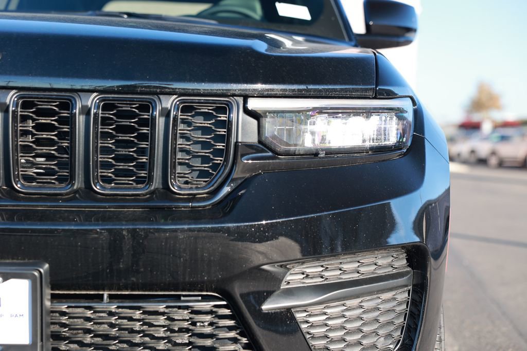 New 2025 Jeep Grand Cherokee Altitude image 5