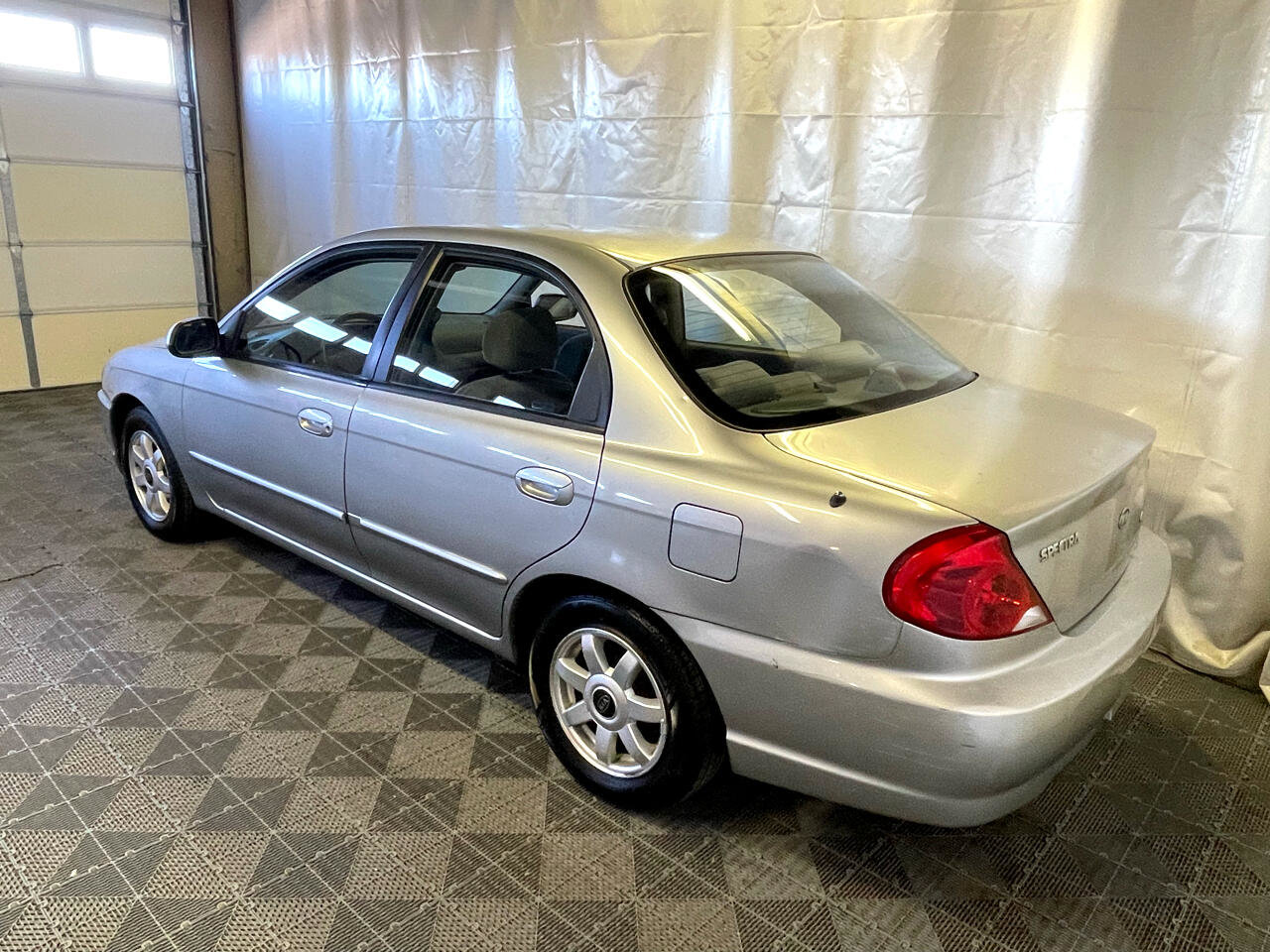 Used 2004 Kia Spectra Sedan image 4