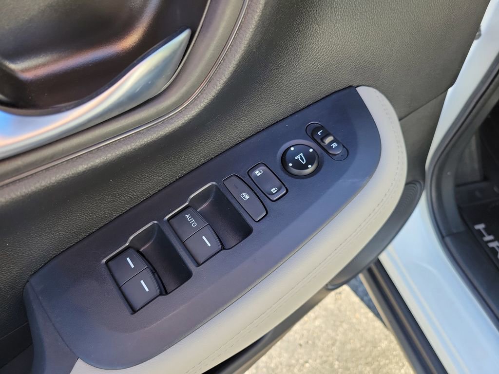 Certified 2023 Honda HR-V LX image 17