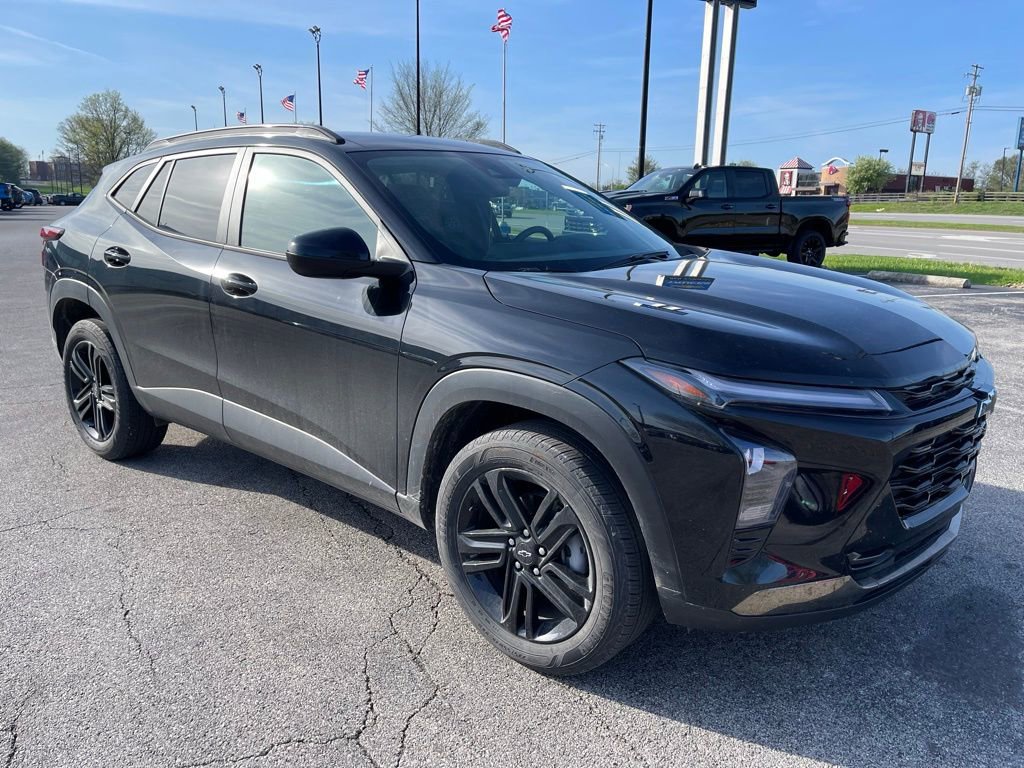 Used 2024 Chevrolet Trax ACTIV w/ Driver Confidence Package image 2
