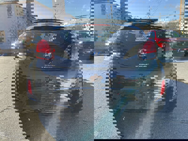 Used 2017 Hyundai Veloster Value Edition image 6