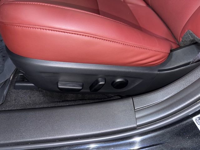 Used 2025 MAZDA MAZDA3 2.5 S Hatchback w/ Premium Pkg image 6