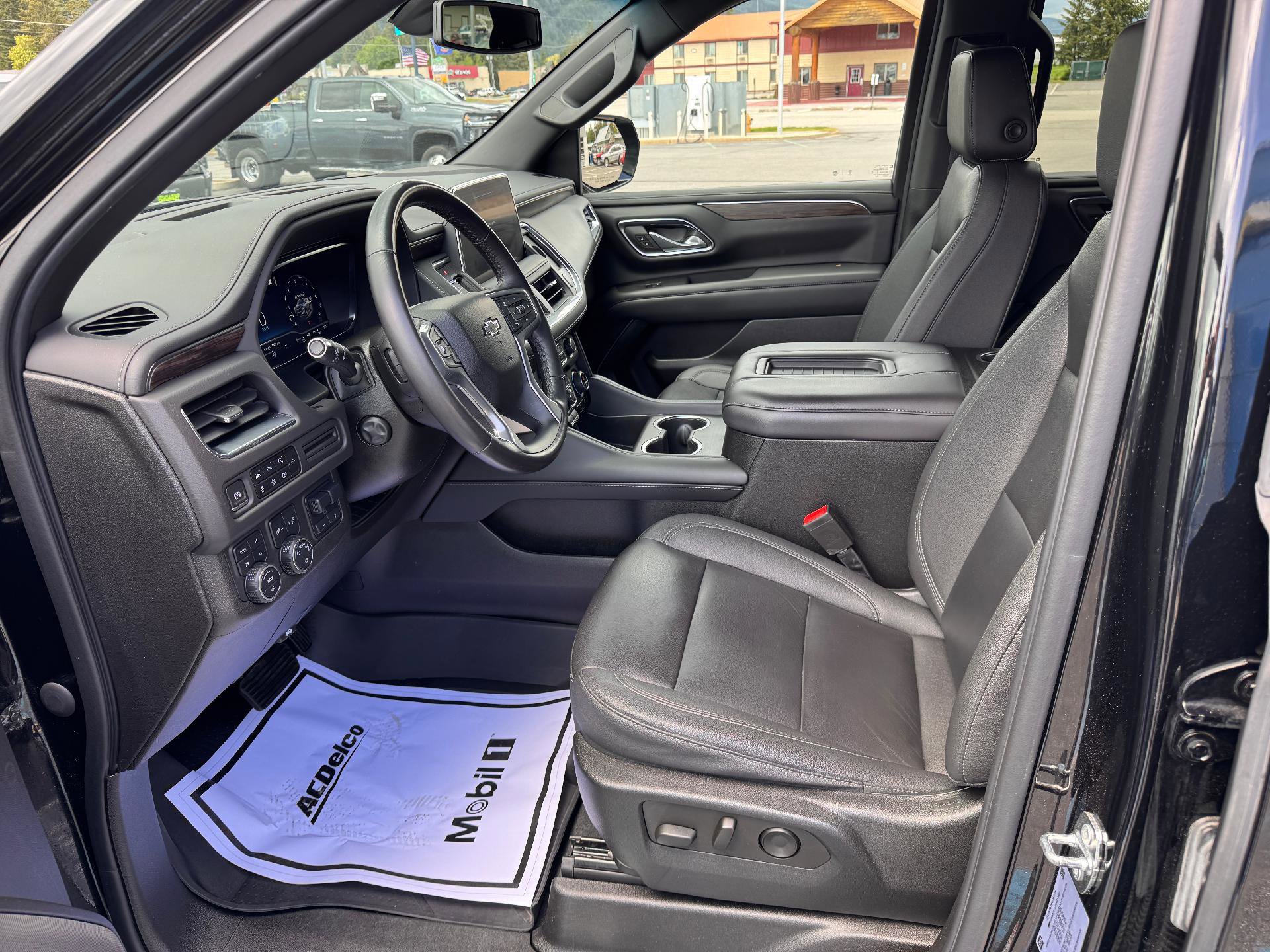 Used 2022 Chevrolet Tahoe Z71 w/ Z71 Off-Road Package AWD/4WD image 10