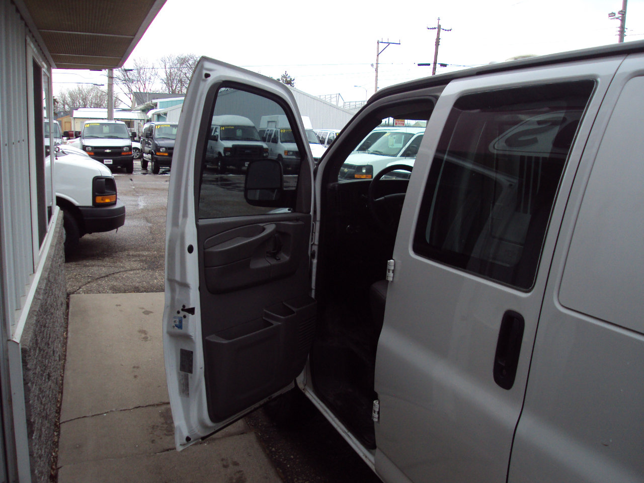 Used 2013 GMC Savana 1500 AWD image 9