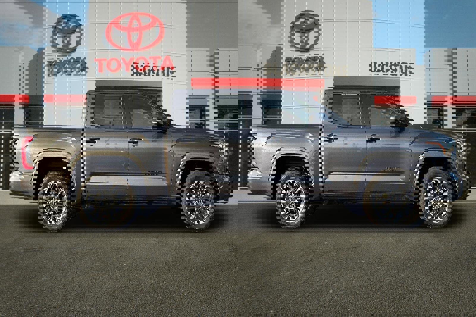Used 2024 Toyota Tundra Limited image 2
