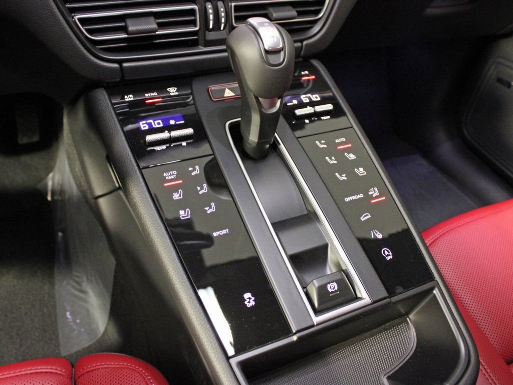 Certified 2026 Porsche Macan AWD/4WD image 29